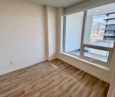 7th Floor – Water by the Park-1 bed plus den - Photo 4