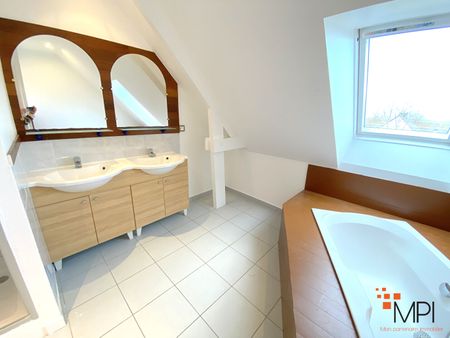 Location Maison 8 pièces 195m² - Photo 3