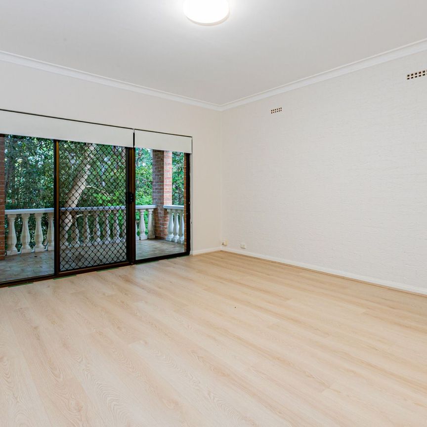 Spacious, Newly Renovated Family Home in a Leafy Setting - Available Now - Photo 1