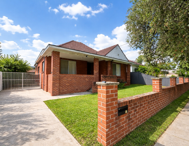 SPACIOUS FAMILY HOME WITH SELF-CONTAINED STUDIO - PRIME LOCATION - Photo 1