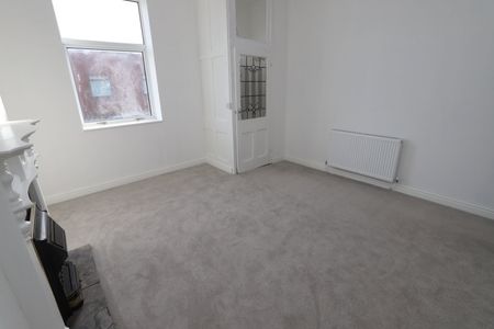 Eton Hill Road, Radcliffe - Photo 2
