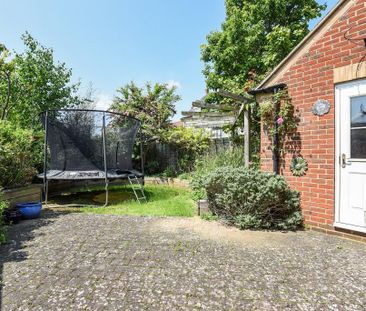 3 bedroom semi-detached house to rent - Photo 3