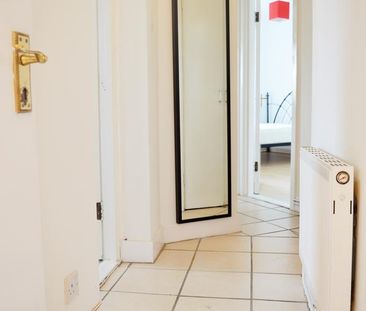 4 bedroom flat to rent - Photo 2