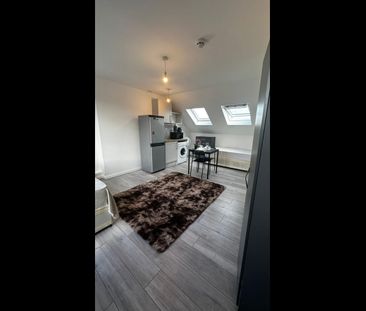 Studio Flat, Tunley Road, NW10 - Photo 1