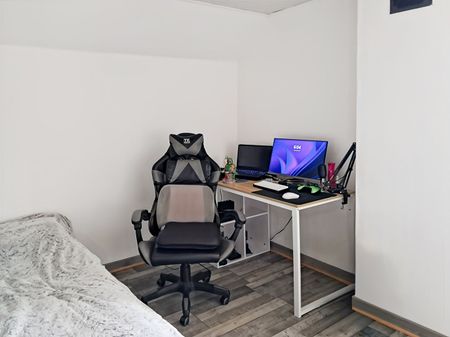 Location Maison 7 pièces 148m² MEZIERES SUR COUESNON 35140 - Photo 4