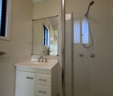 4 BEDROOM HOME IN KELSO + SOLAR + SEPARATE LIVING AREA + GARDEN SHED! - Photo 6