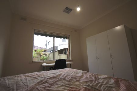 6-bedroom shared house, Clairville Avenue - Photo 3