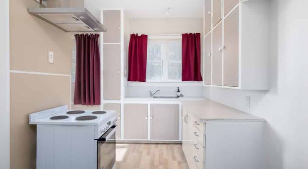 Three Bedroom Home On Keppel Street! - Photo 1