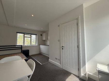 Brassie Avenue, East Acton, London, W3 7DE - Photo 5