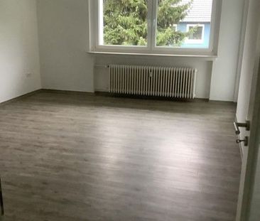 Gemütliche 3-Zimmer-Wohnung im EG mit Tageslichtbad und Balkon! - Foto 1