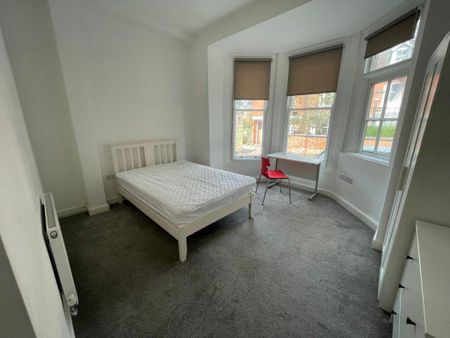 3 bedroom apartment to rent - Photo 4