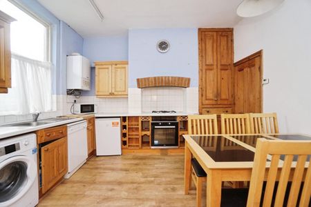 3 bedroom House To Let - Photo 2