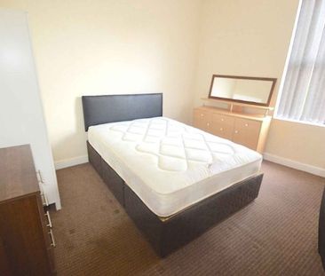 4 Bedrooms 2 Bathrooms - Photo 1