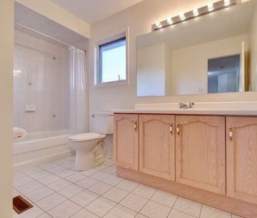 For Lease - 6388 Newcombe Drive, Mississauga, Ontario - Photo 4