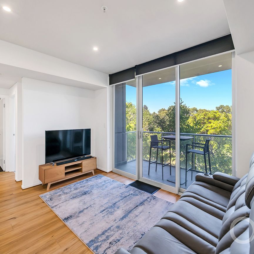 Open the Door to City-Fringe Sophistication - Photo 1