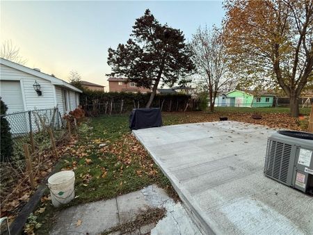 For Lease - 115 GREEN Road Unit# 2, Hamilton, Ontario - Photo 2