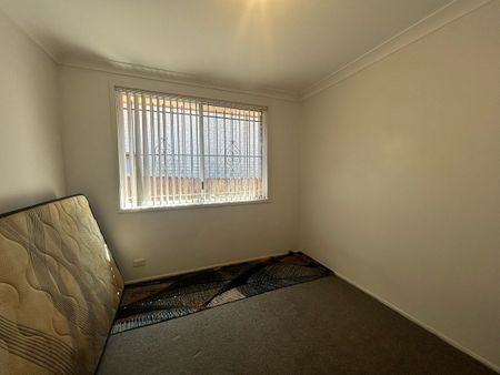 Cozy Family Home in a Hassle Free Location! - Photo 2