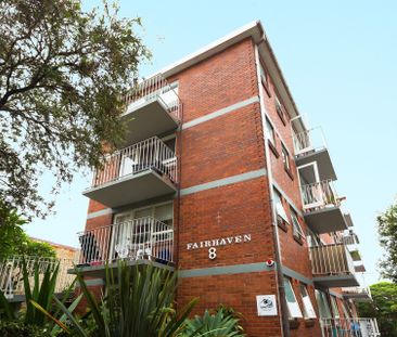 Gorgeous, Top Floor Studio Apartment with Parking and Views! - Photo 1