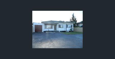 Spacious Family Home with Great Outdoor Living in Lurnea - Photo 5