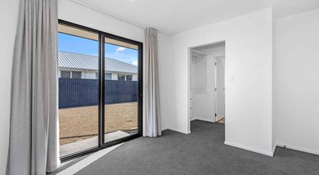 Brand New Four Bedroom Family Home! - Photo 5