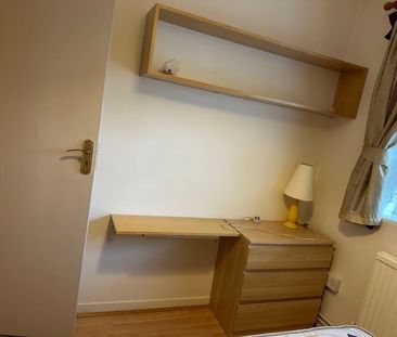 Room in a Shared Flat, Ballantrae House, NW2 - Photo 3