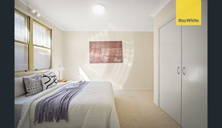 STYLISH BRICK HOME WITH SPACE, COMFORT & LOCATION - Photo 5