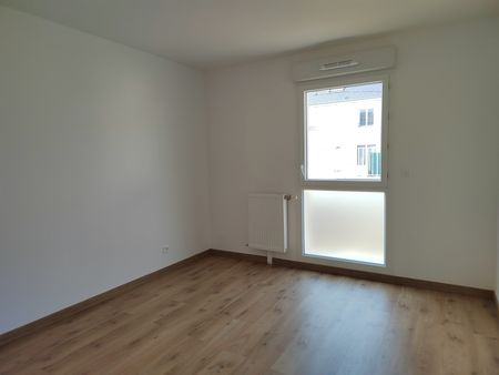Location Appartement 3 pièces 60m² ST JEAN DE LA RUELLE 45140 - Photo 2