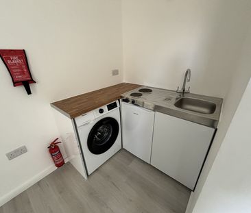 Studio Flat, Colville Road, E11 - Photo 5