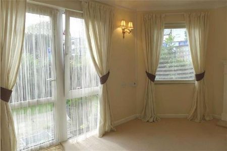 1 bedroom retirement property to rent - Photo 2