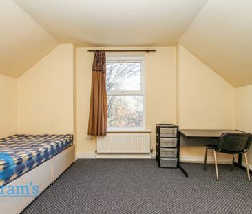 4 bed Semi-Detached House for Rent - Photo 4