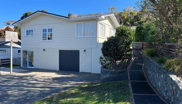 Charming 4BR Karori Haven – Solar & Garden! - Photo 1