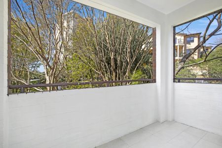 Recreated and Fully Renovated Art Deco Apartment - Whisper Quiet - Photo 4