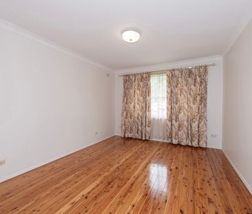 Bright and Spacious Family Home - Photo 3