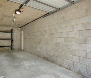 2 Bedroom Unit in Ideal Location - Water Bills included - - Photo 4