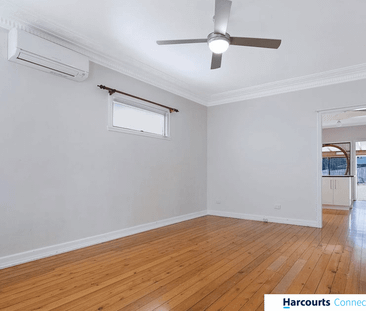 Post-war charmer with aircon, 2 living rooms, great backyard - Photo 1