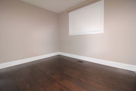 For Lease - 382 Walton Street, Oakville, Ontario - Photo 3