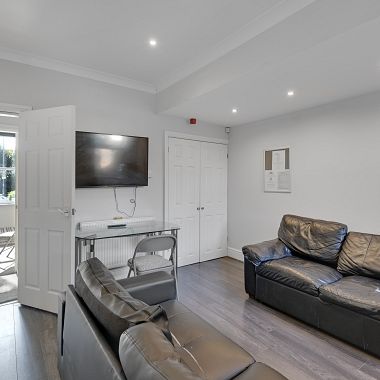 Spacious 5-Bed Student House - Photo 1