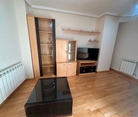 Apartamento de alquiler en Calle la Ermita, 15, Valverde de la Virgen - Photo 2