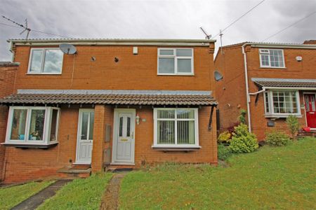 2 bedroom Semi-detached house to rent - Photo 5
