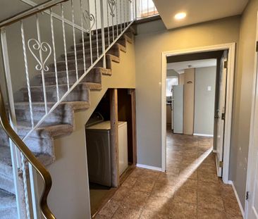 Large Full Home with Two Kitchens - Photo 4