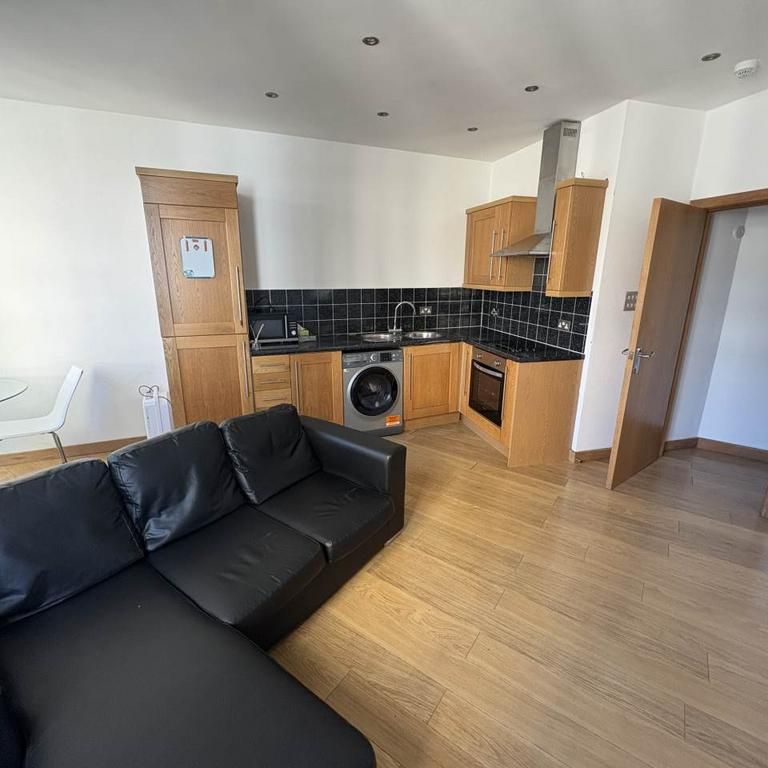 2 bedroom flat to rent - Photo 1