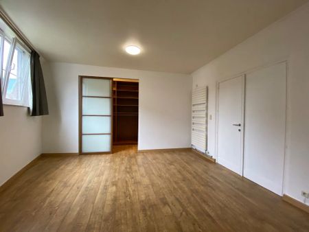 Ruim één-slaapkamerappartement te Halle-centrum - Photo 3