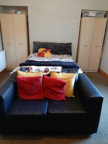 6 bedroom house to rent - Photo 2