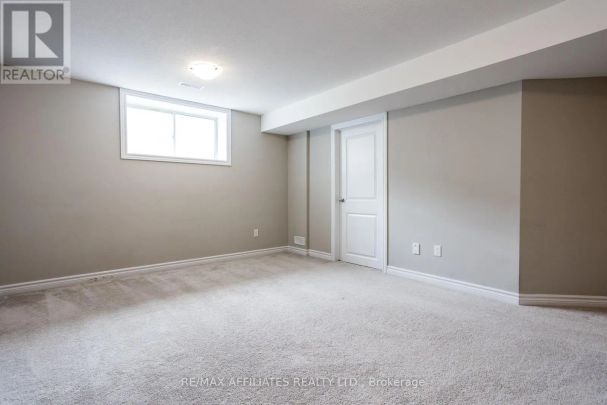 196 BANDELIER WAY - Photo 1