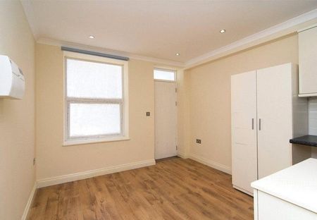 Studio to rent - Photo 2