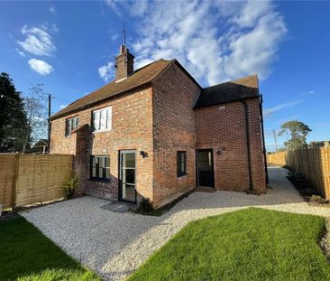 Newly refurbished 3 bed character cottage in sought after Wash Common. - Photo 2