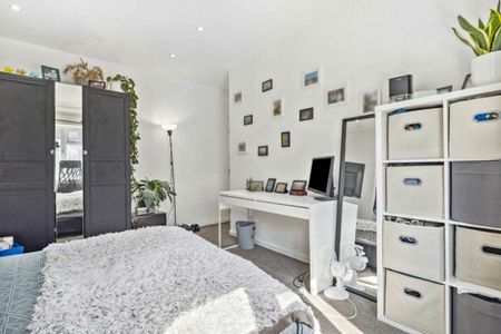 Bloemfontein Road, Shepherds Bush, W12 - Photo 3