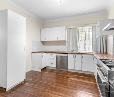 Spacious 3-Bedroom Character Home in Zillmere - Photo 2