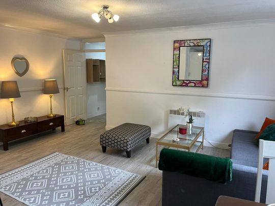 1 Bed Flat, Heath View, M7 - Photo 1