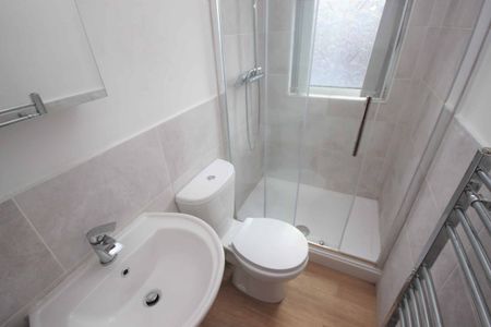 Room , Coniston Street - Photo 2